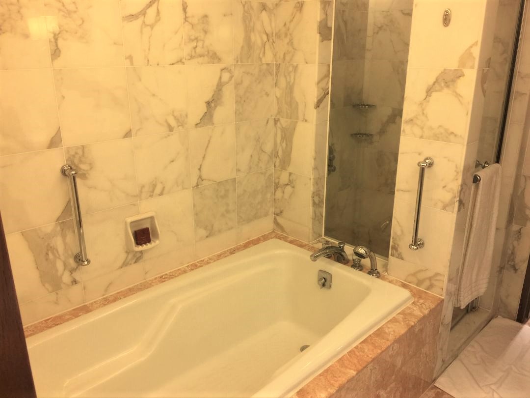 Bath & Shower, King Deluxe Room, Conrad Hong Kong