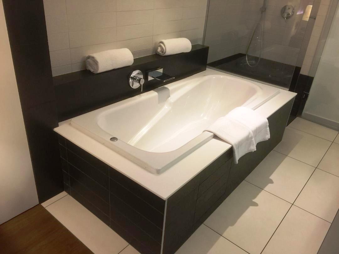Bath Tub, The Voyager suite