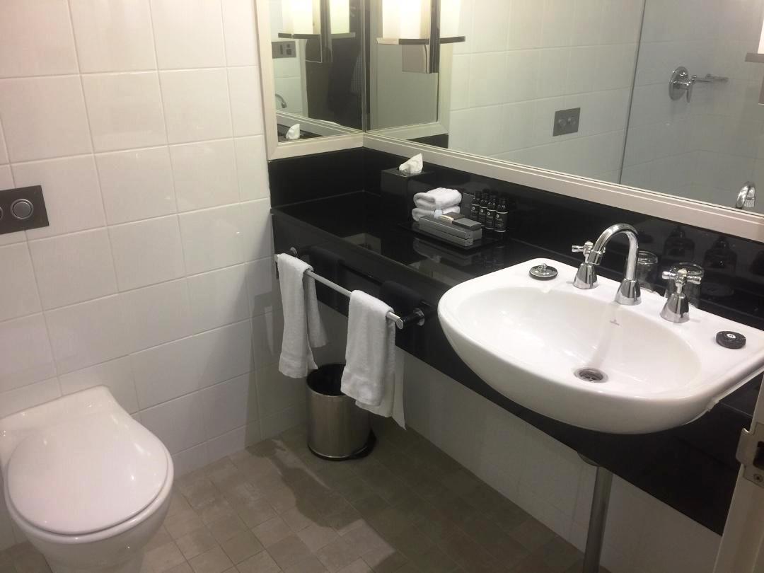 Sydney Harbour Marriott Bathroom