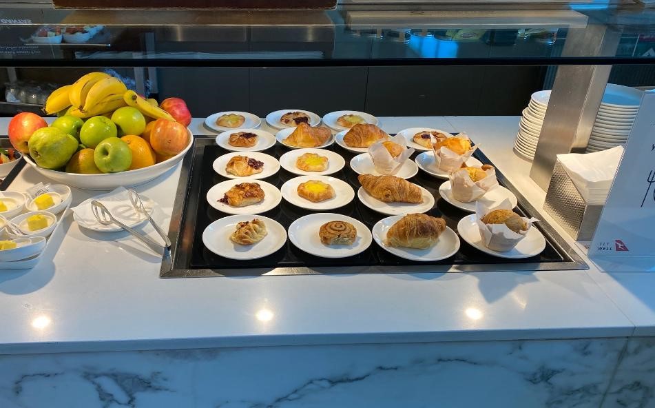 Breakfast, Qantas Domestic Lounge, Sydney Airport