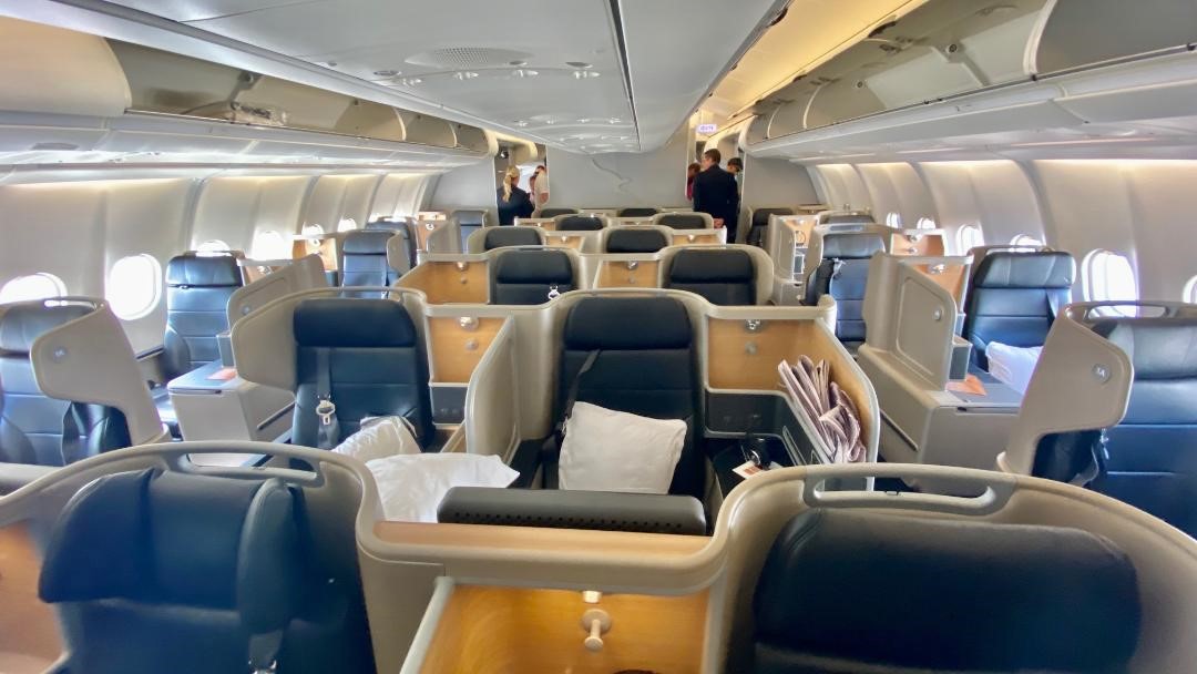 Qantas A-330 Business Class Cabin