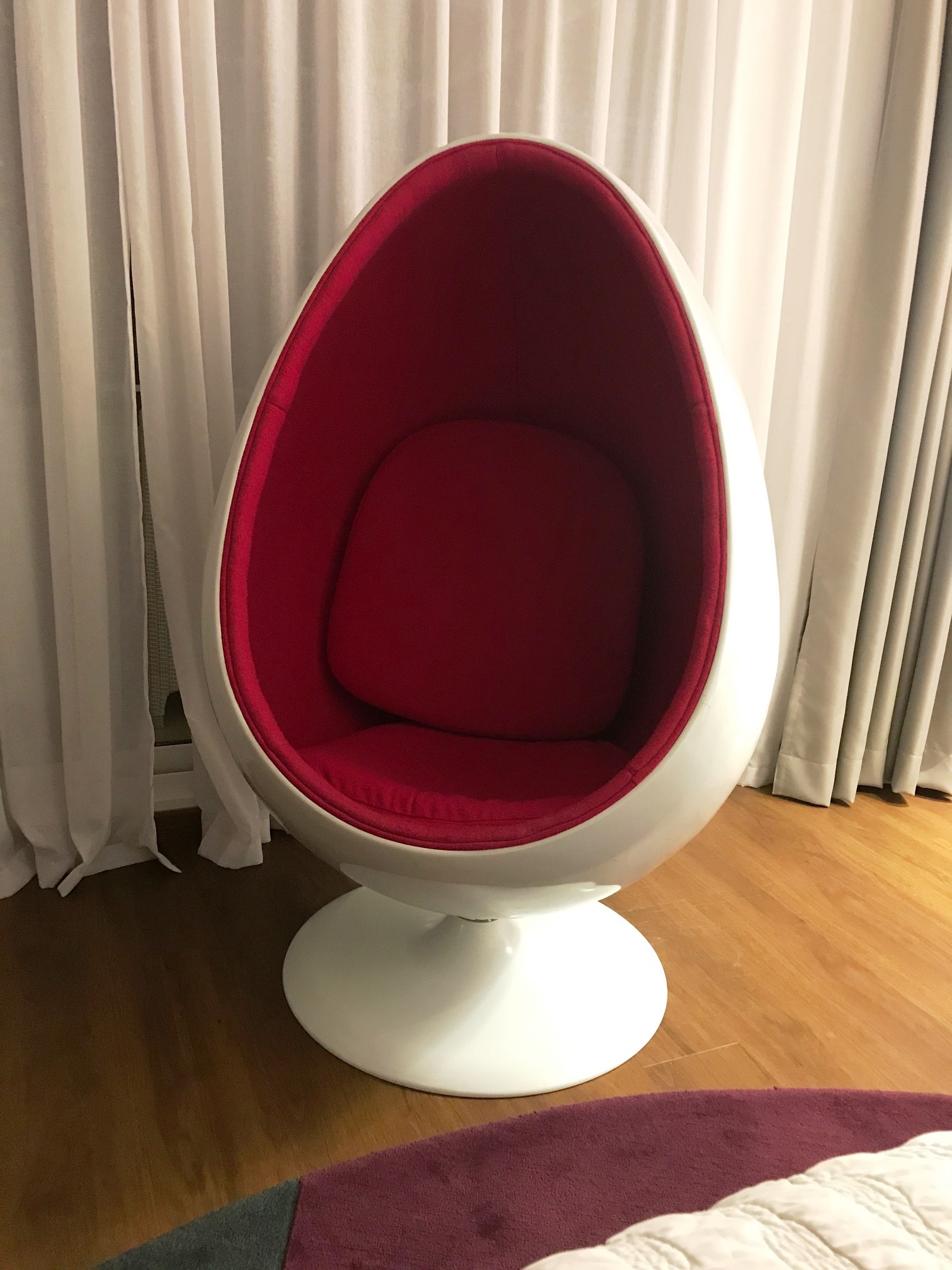 Egg chair