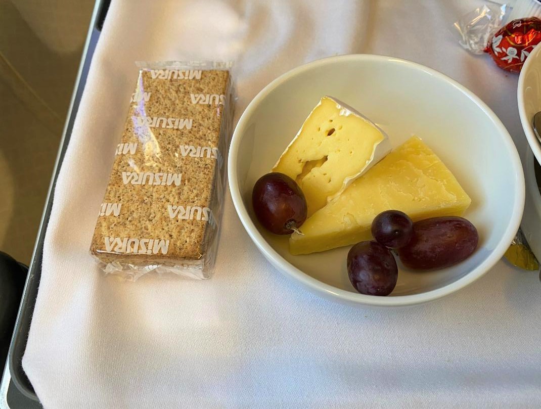 Qantas B-737 Business Class Cheese & Crackers