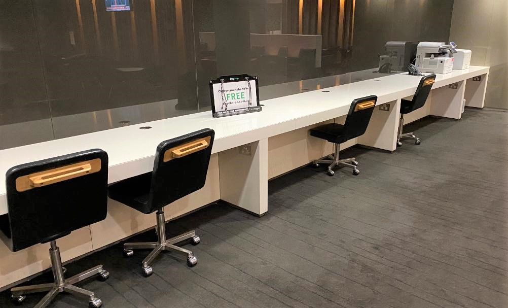 Communal work Desk, Qantas Domestic Business Lounge - Sydney Airport