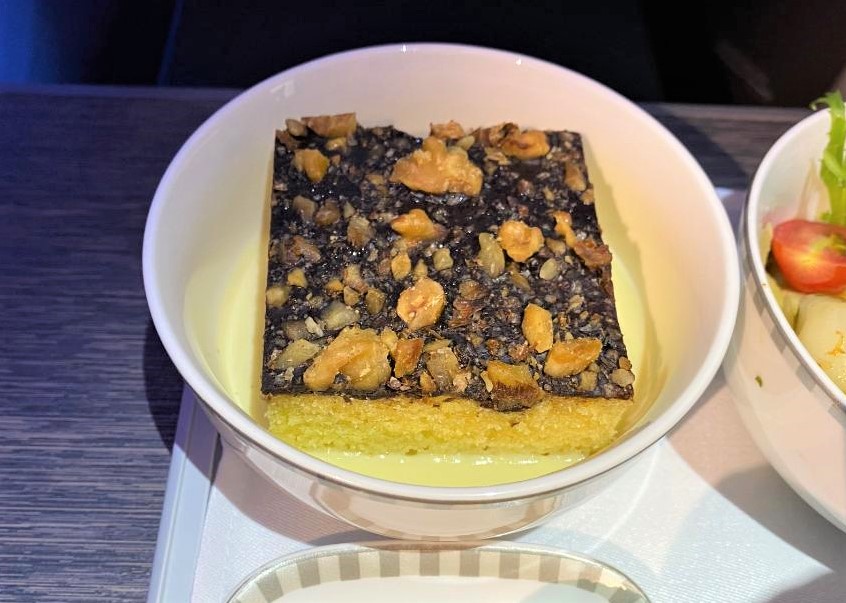 Singapore Airlines B787-10 Business Class Dessert