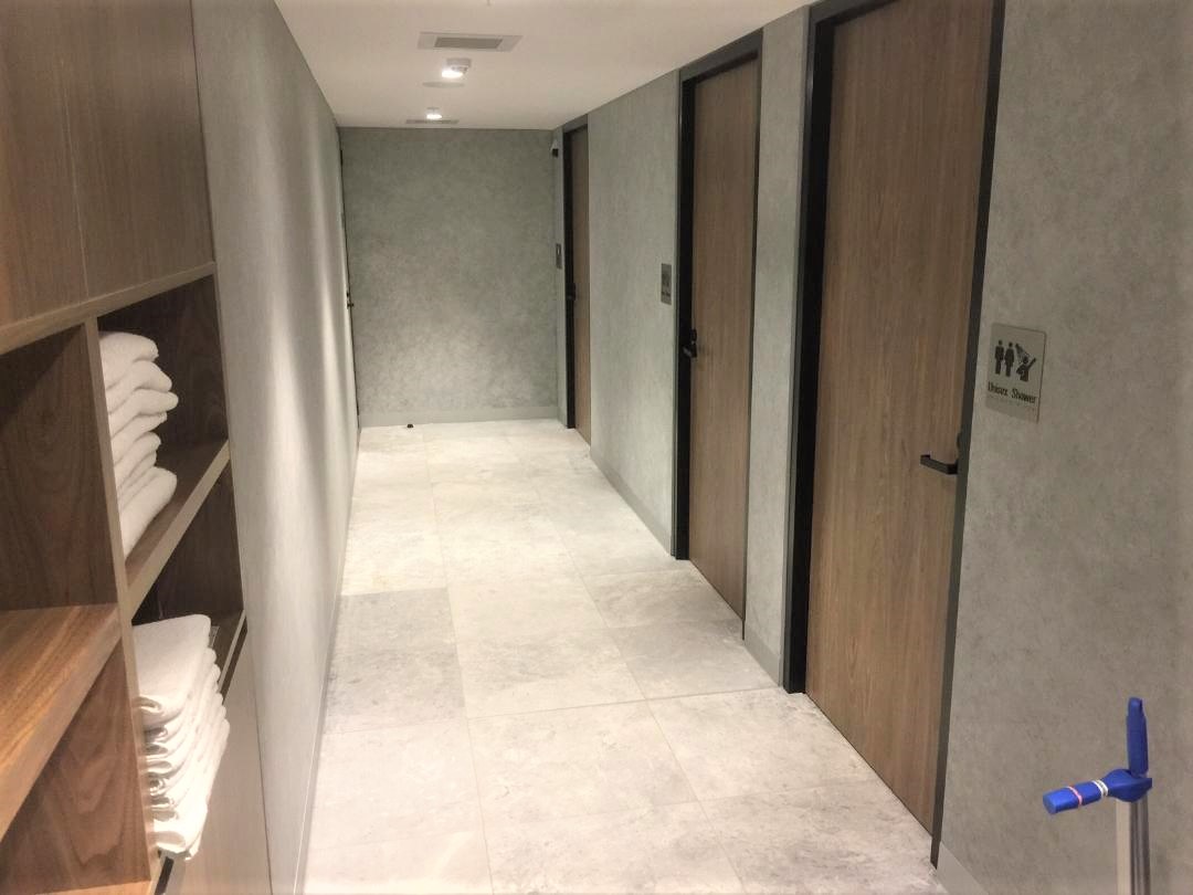 Shower suites, American Express Lounge, Sydney T1