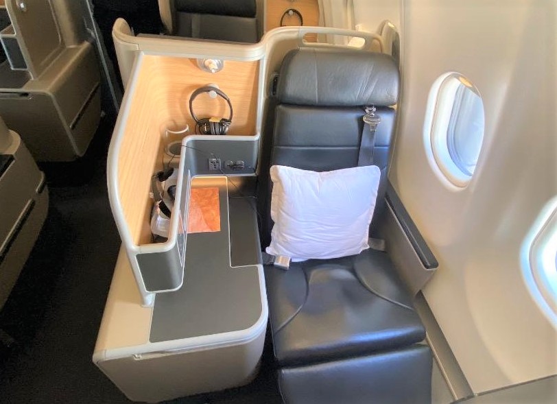 Even number seats on Qantas A-330 Business Class Cabin