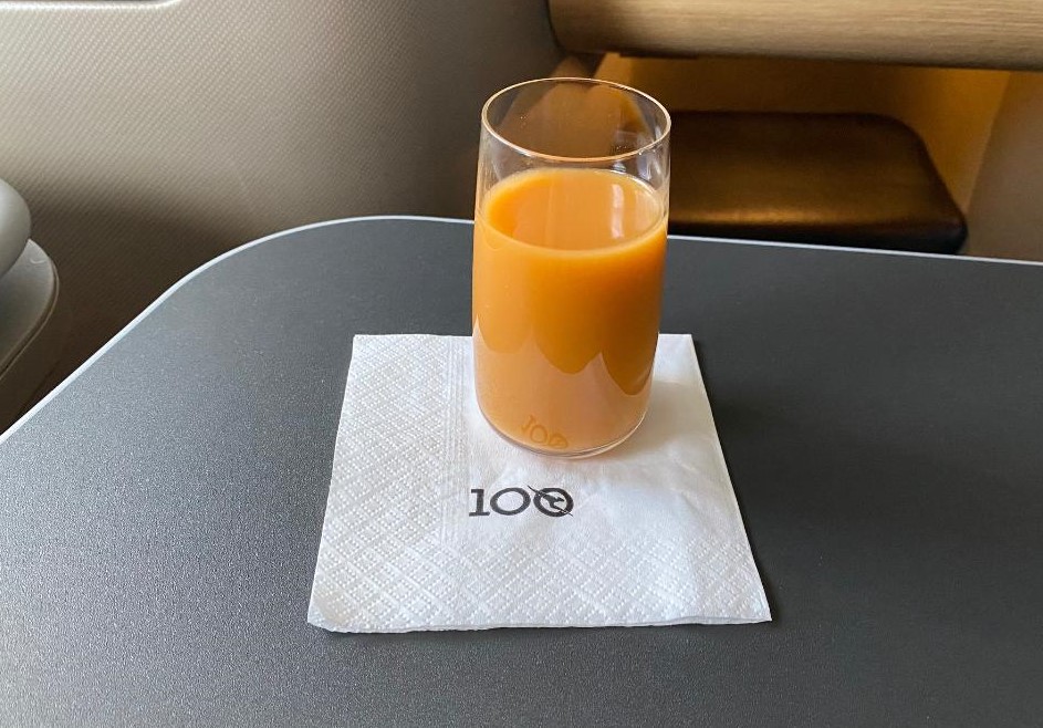 Qantas A-330, Business Class Juice