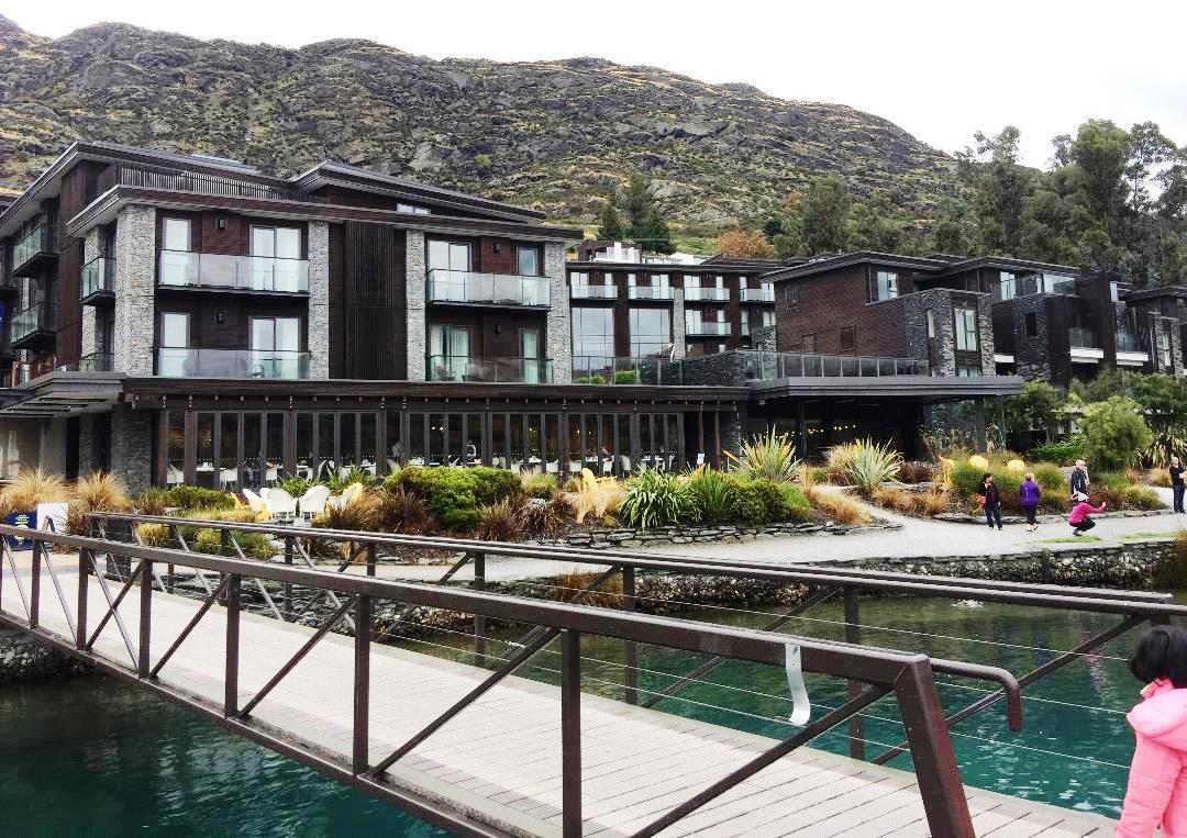 HIlton Queenstown, Shores