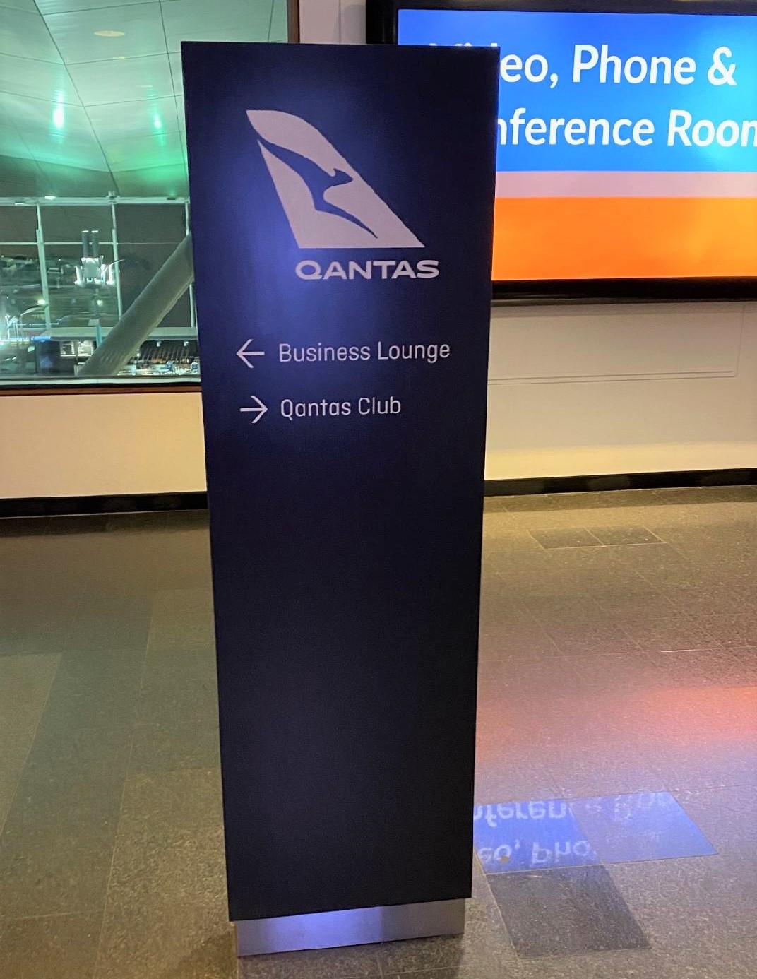 Qantas Club/Lounge signage Sydney T3