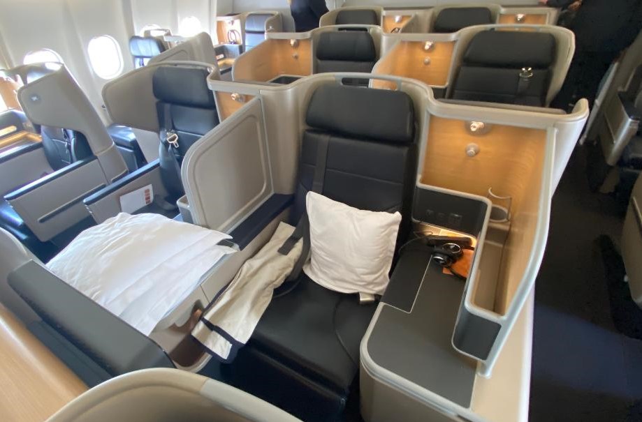 Qantas A-330, 2 middle business seats