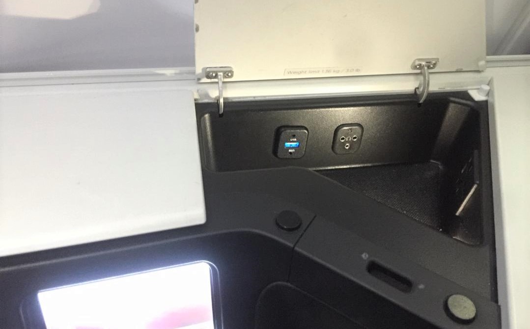 Power Socket & USB Port