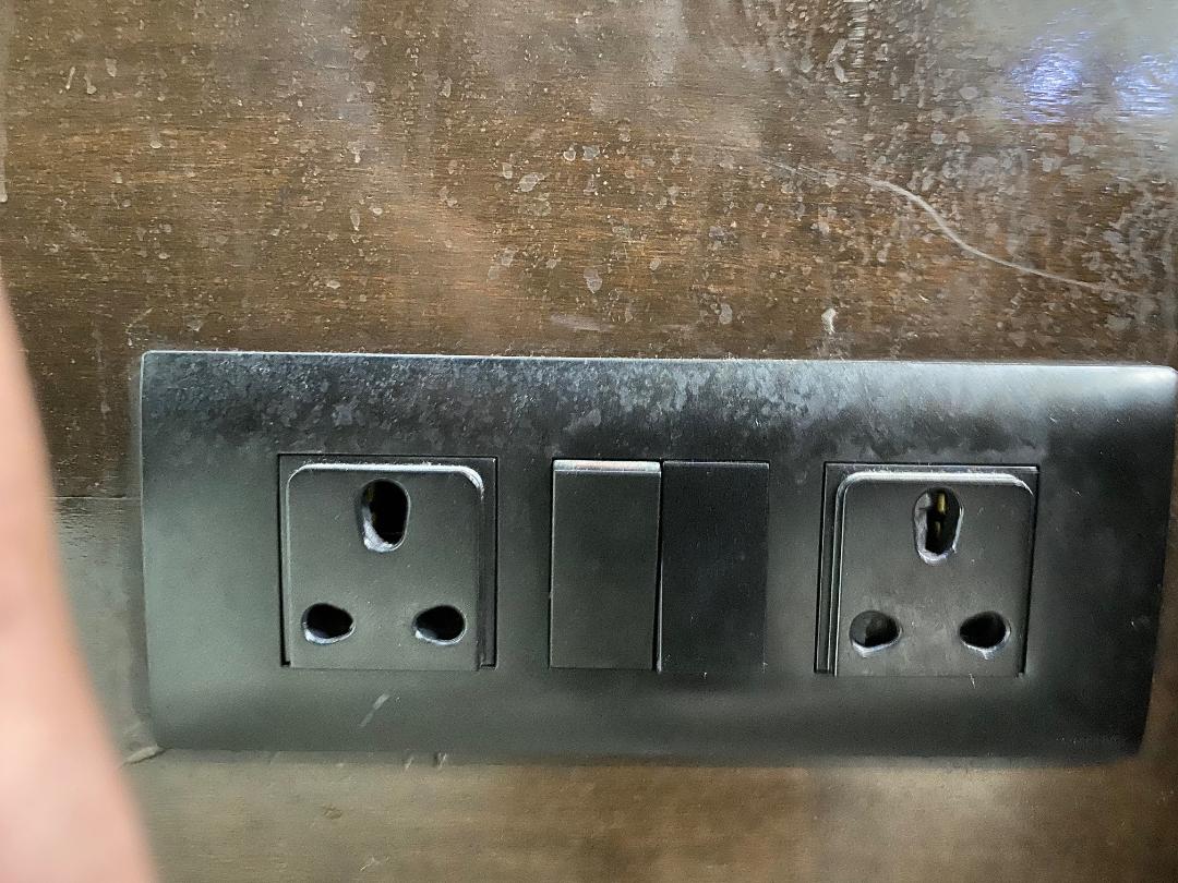 Power Outlet, Amex Lounge Delhi Airport