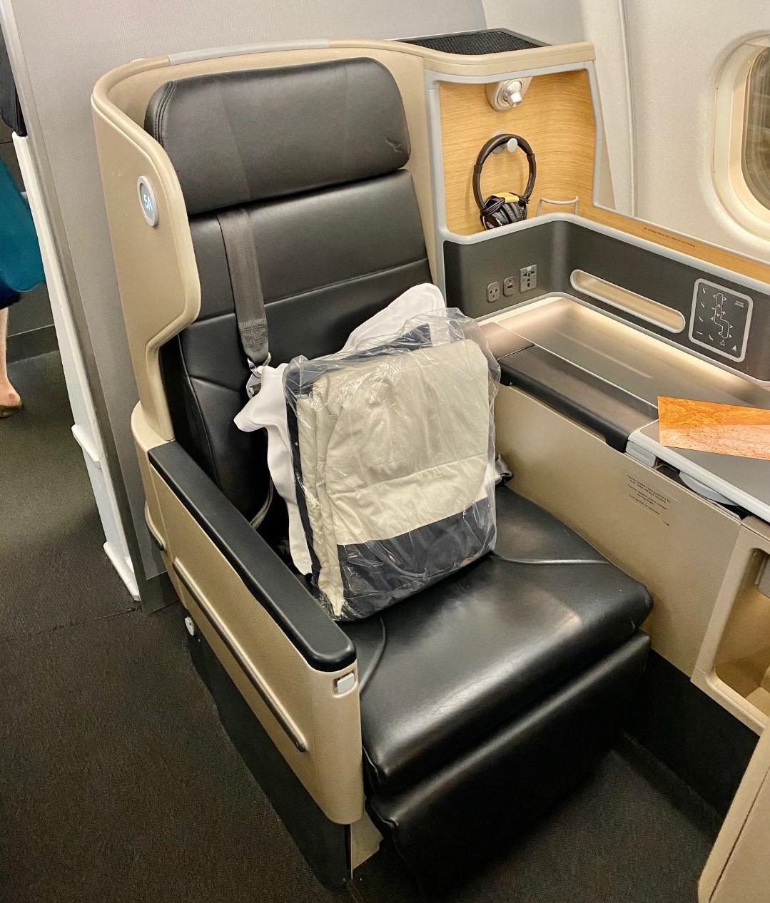 Qantas A-330 Business Class Seat