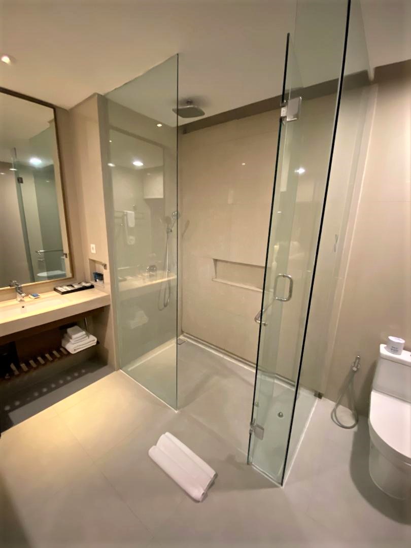 Shower, Junior Suite, Four Points by Sheraton Bali, Seminyak