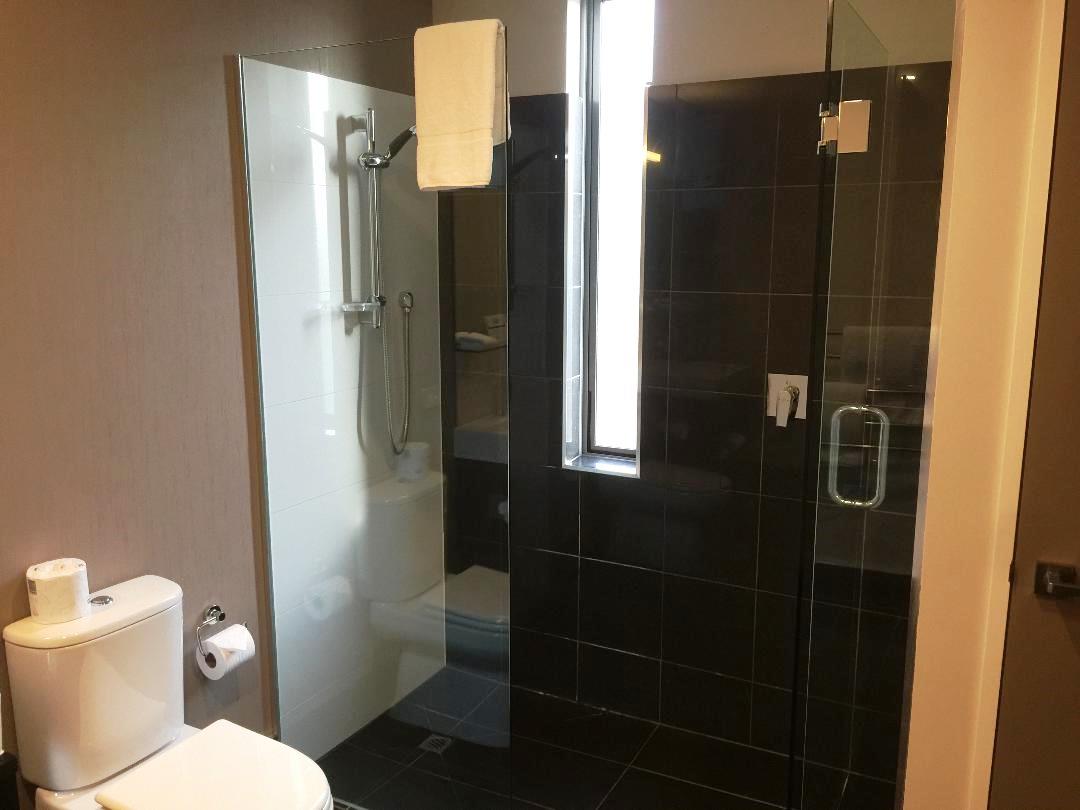 Hilton Queenstown 2BR Apartment, Walk-in Shower