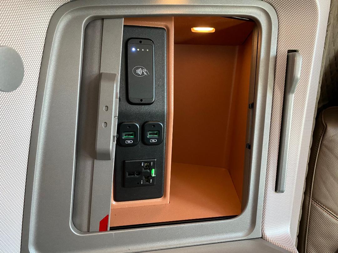 Power Outlet and USB ports on Singapore Airlines B787-10 Business Class Seat