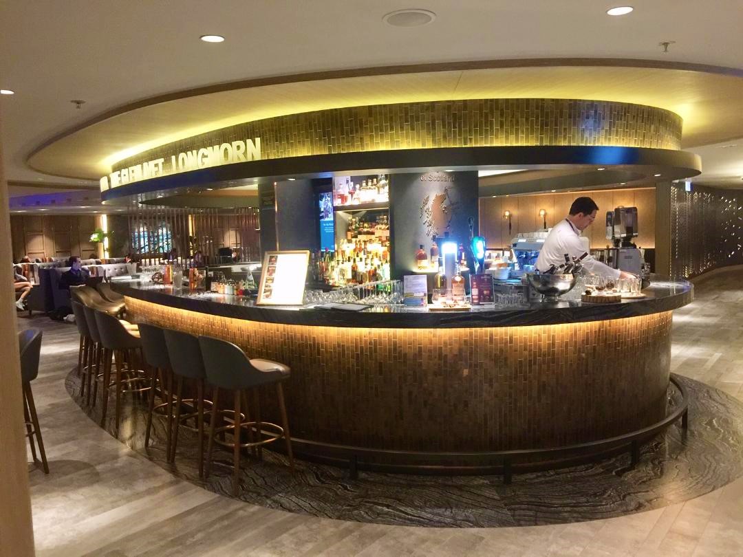 Plaza Premium First, Whisky Bar