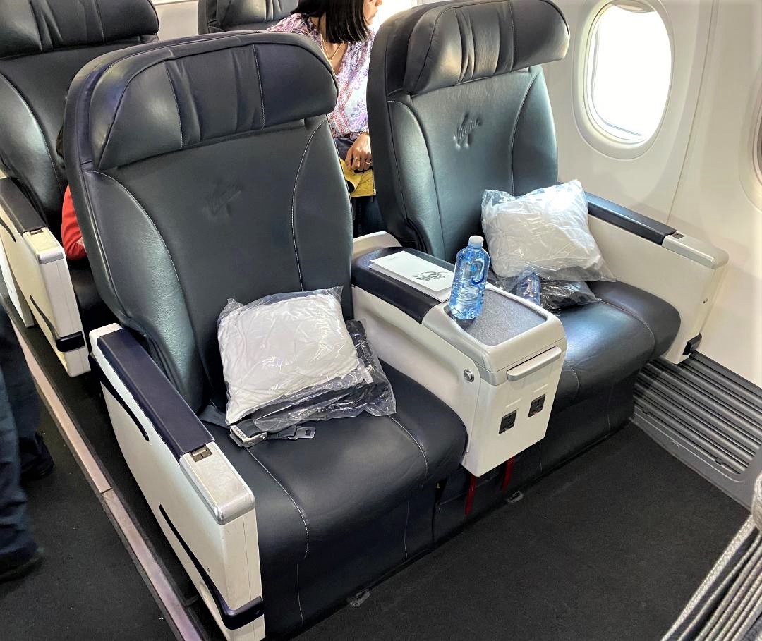 Blankets and water bottles on Virgin Australia Business class B-737